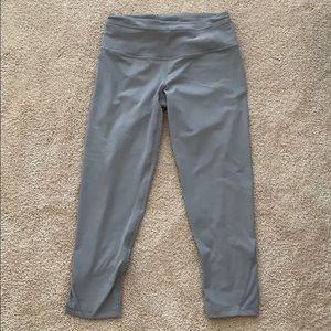VS Cropped Gray Leggings